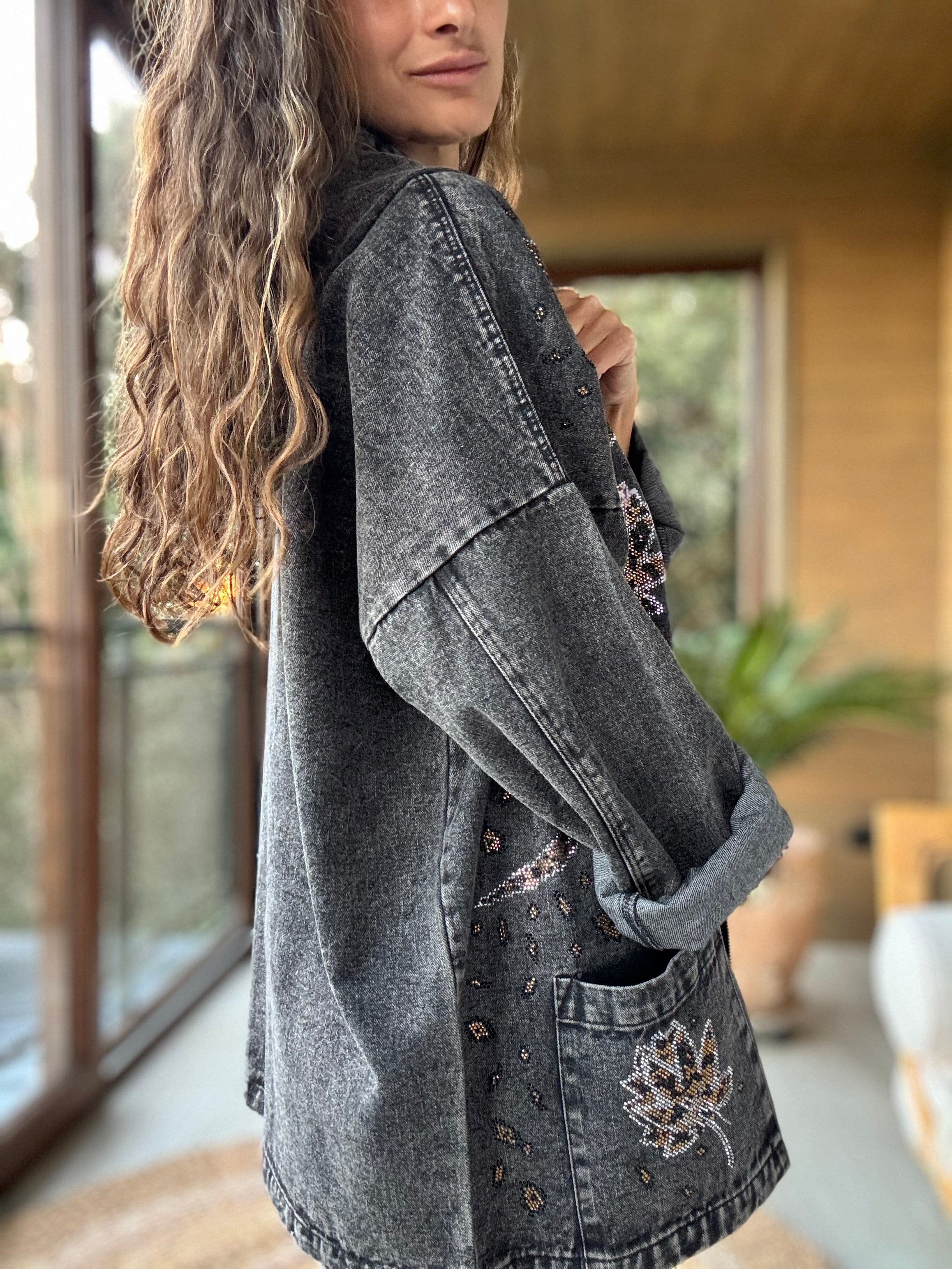 Chaqueta jeans tachas brillo negro