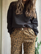 Pantalón elasticado animal print con cinturón
