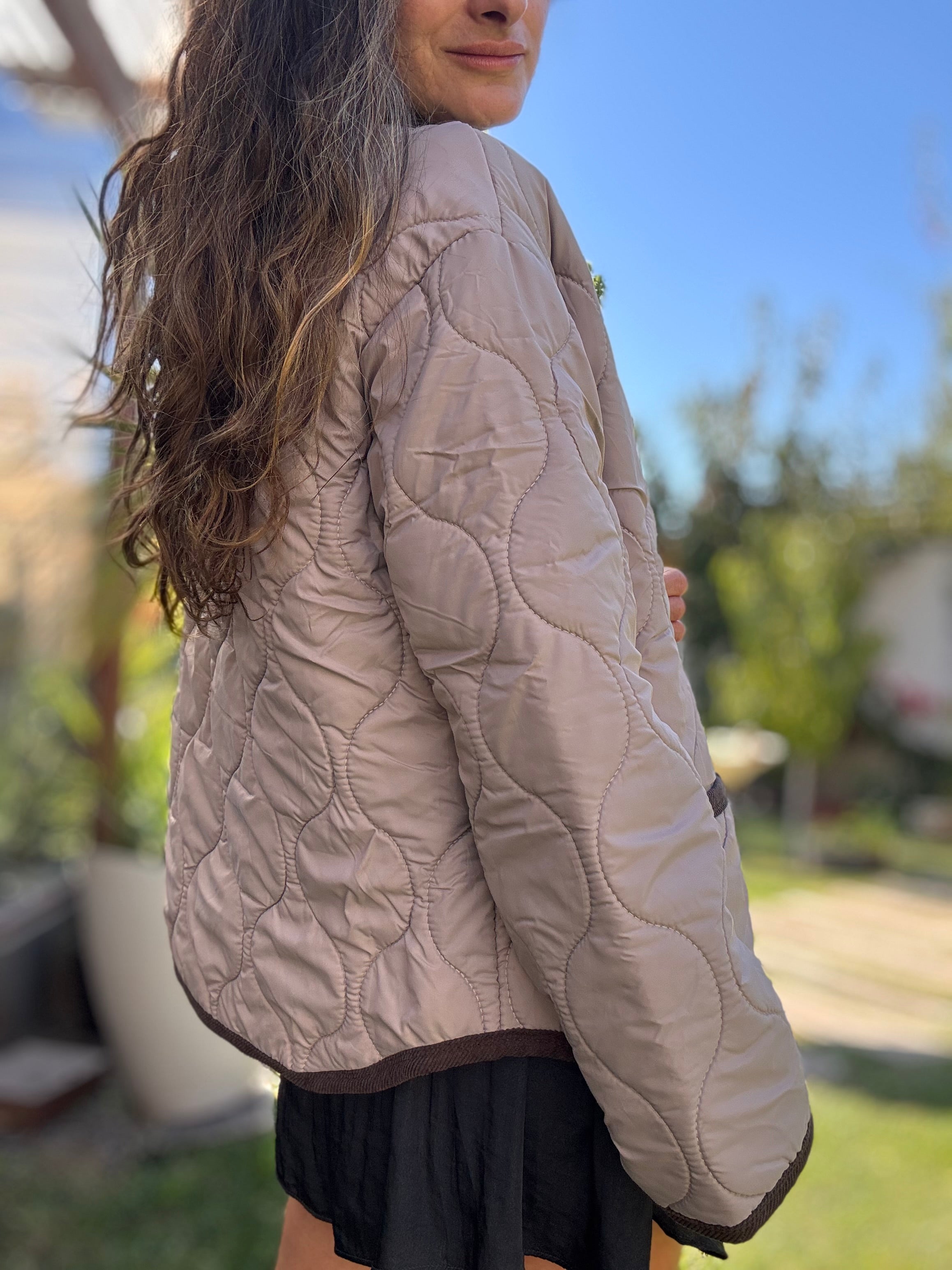 Parka acolchada café cuello cotelé