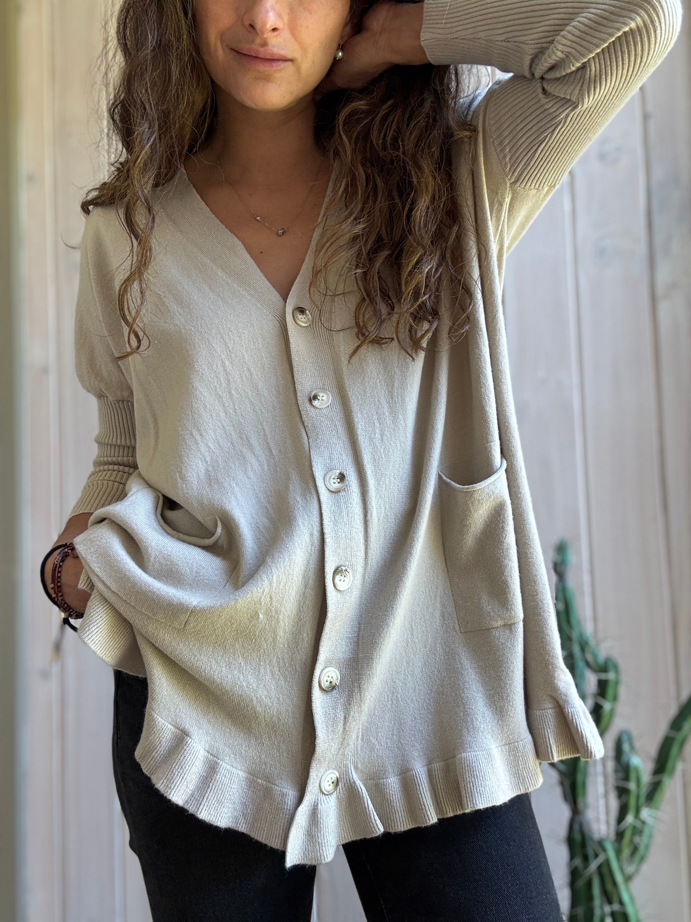 Chaleco básico vuelos beige