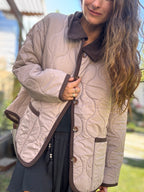 Parka acolchada café cuello cotelé