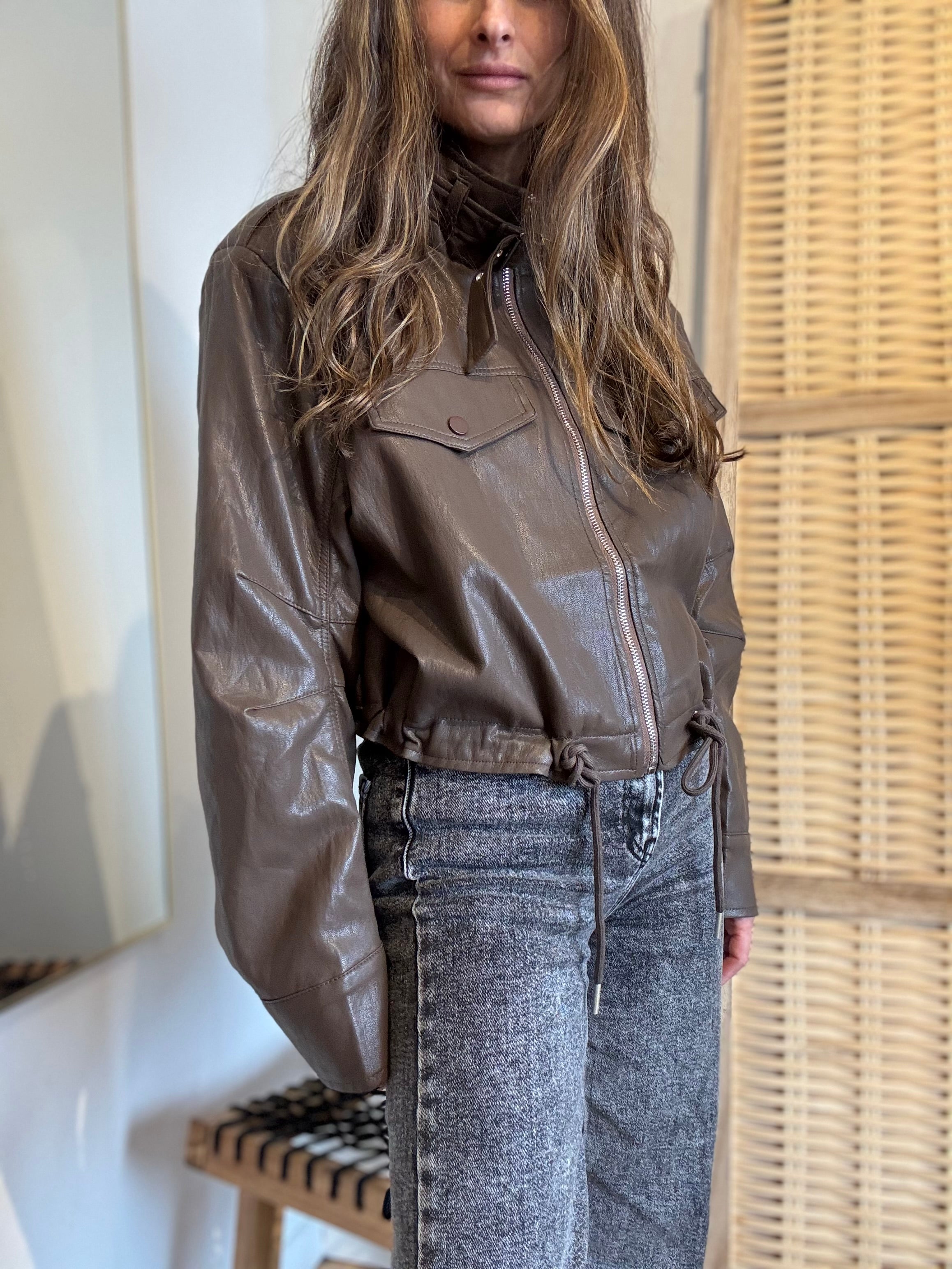 Chaqueta eco cuero corta