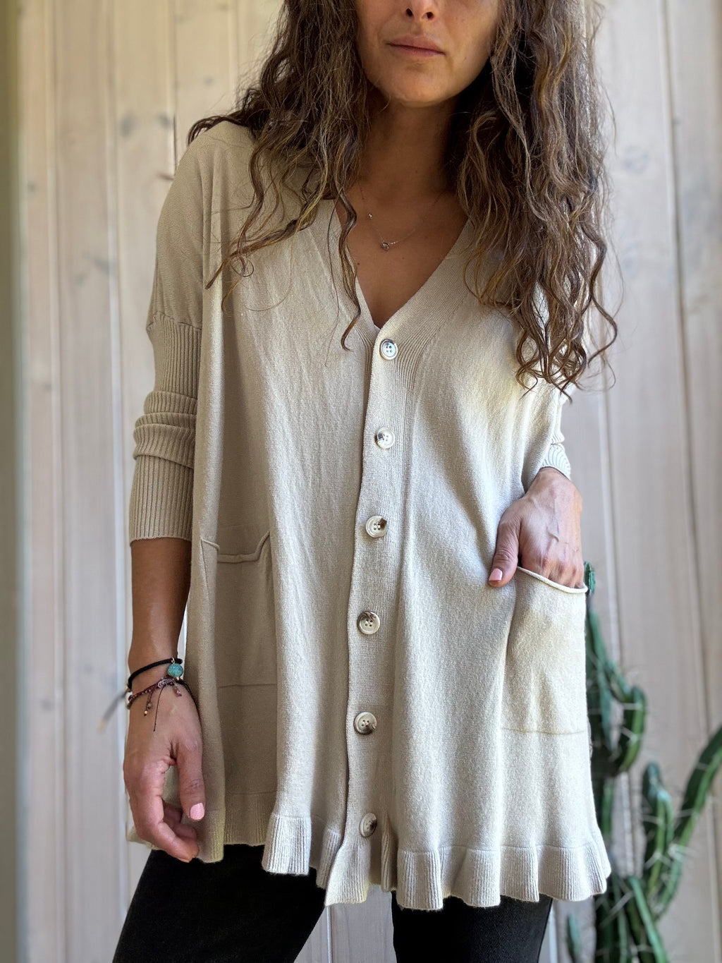 Chaleco básico vuelos beige