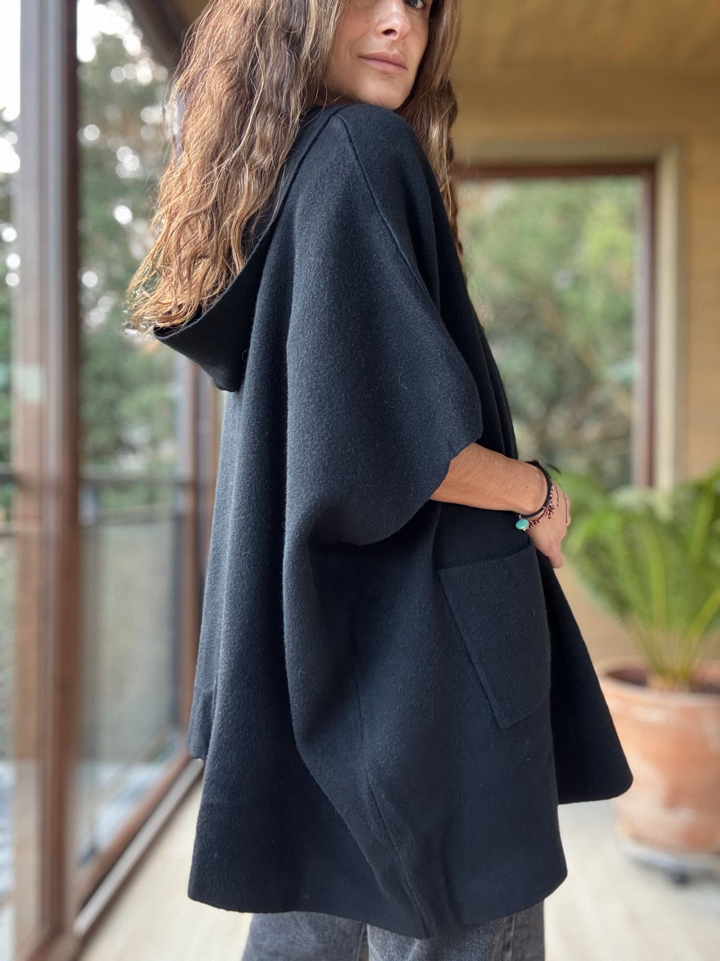 Capa lanilla negro