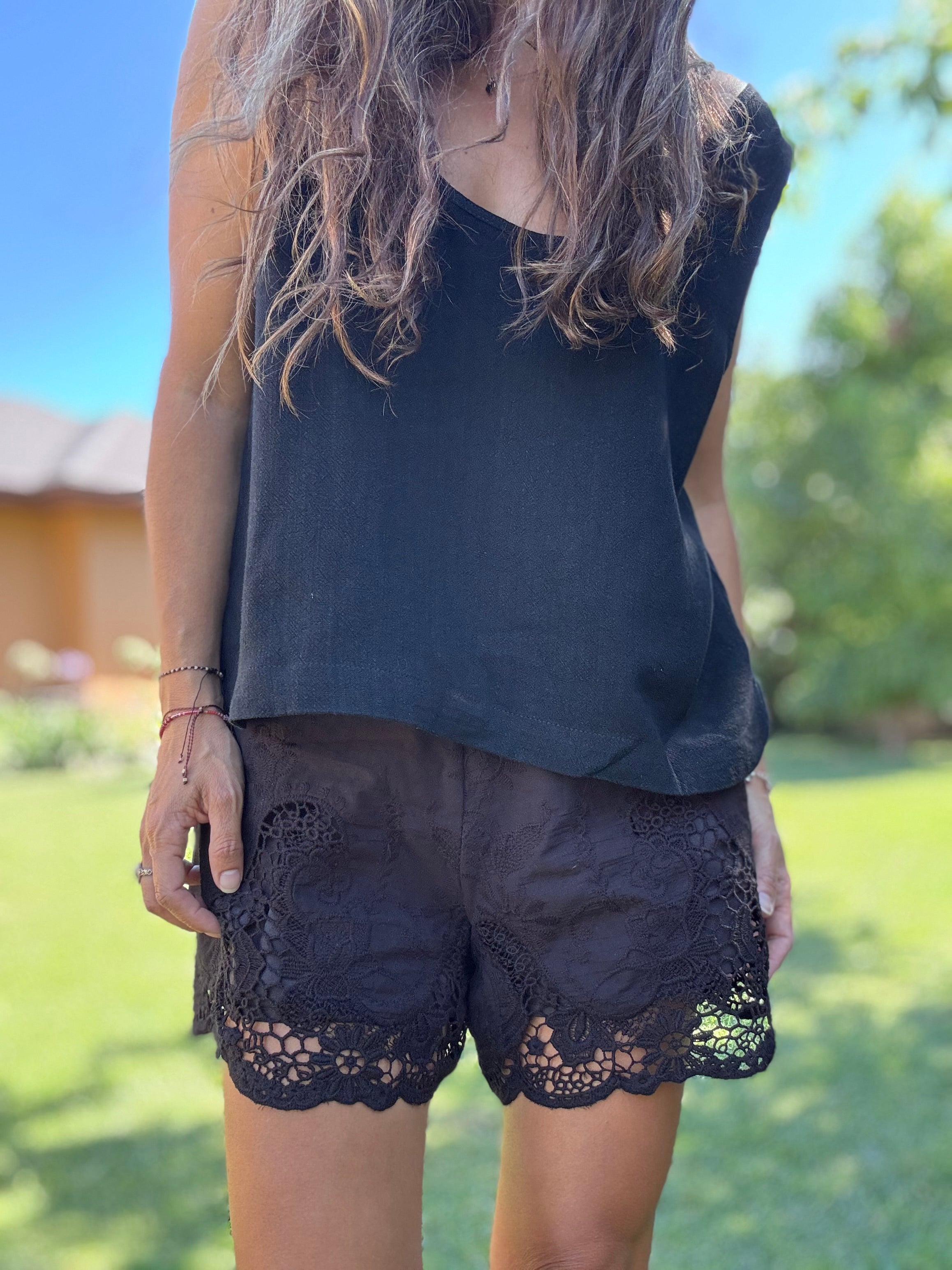 Short bordado negro