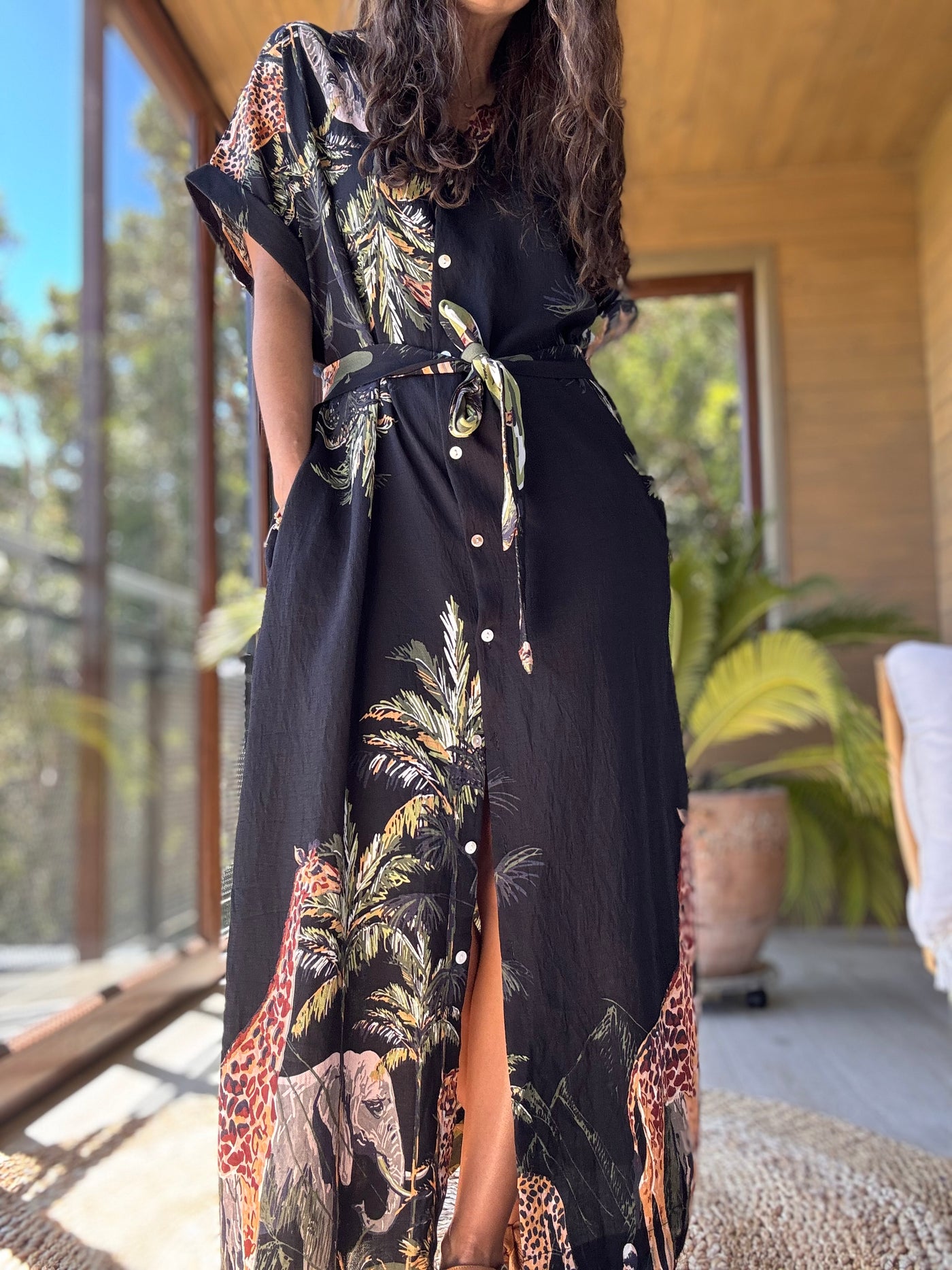 Vestido selva negro manga corta