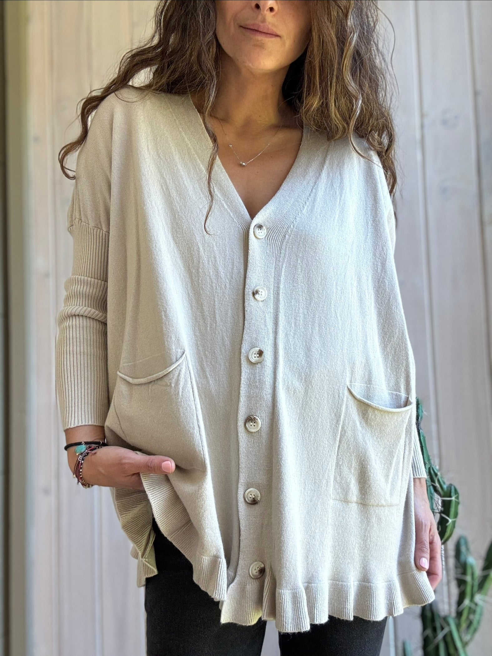 Chaleco básico vuelos beige