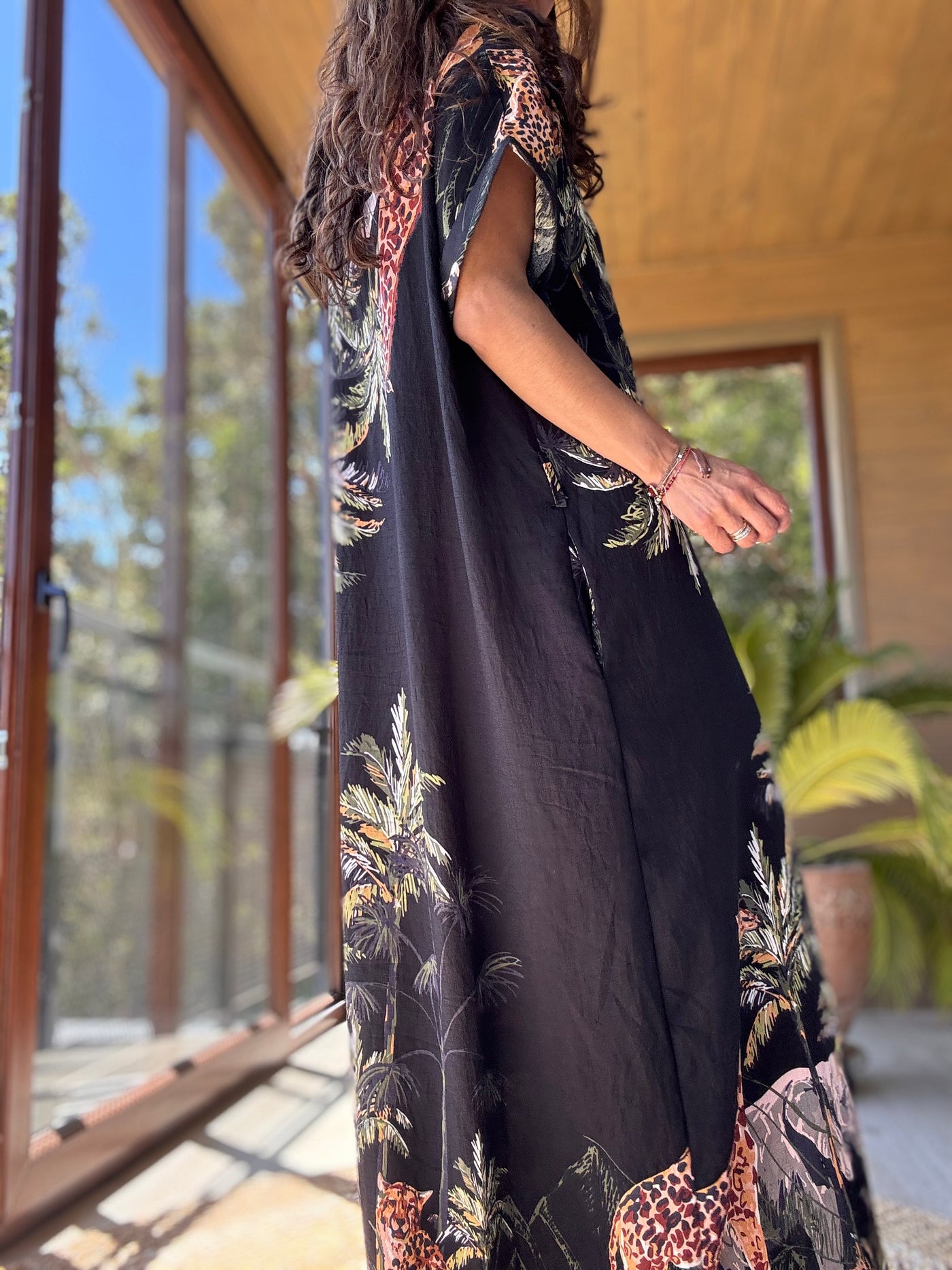 Vestido selva negro manga corta