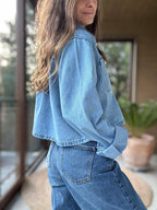 Sobre camisa jeans corta