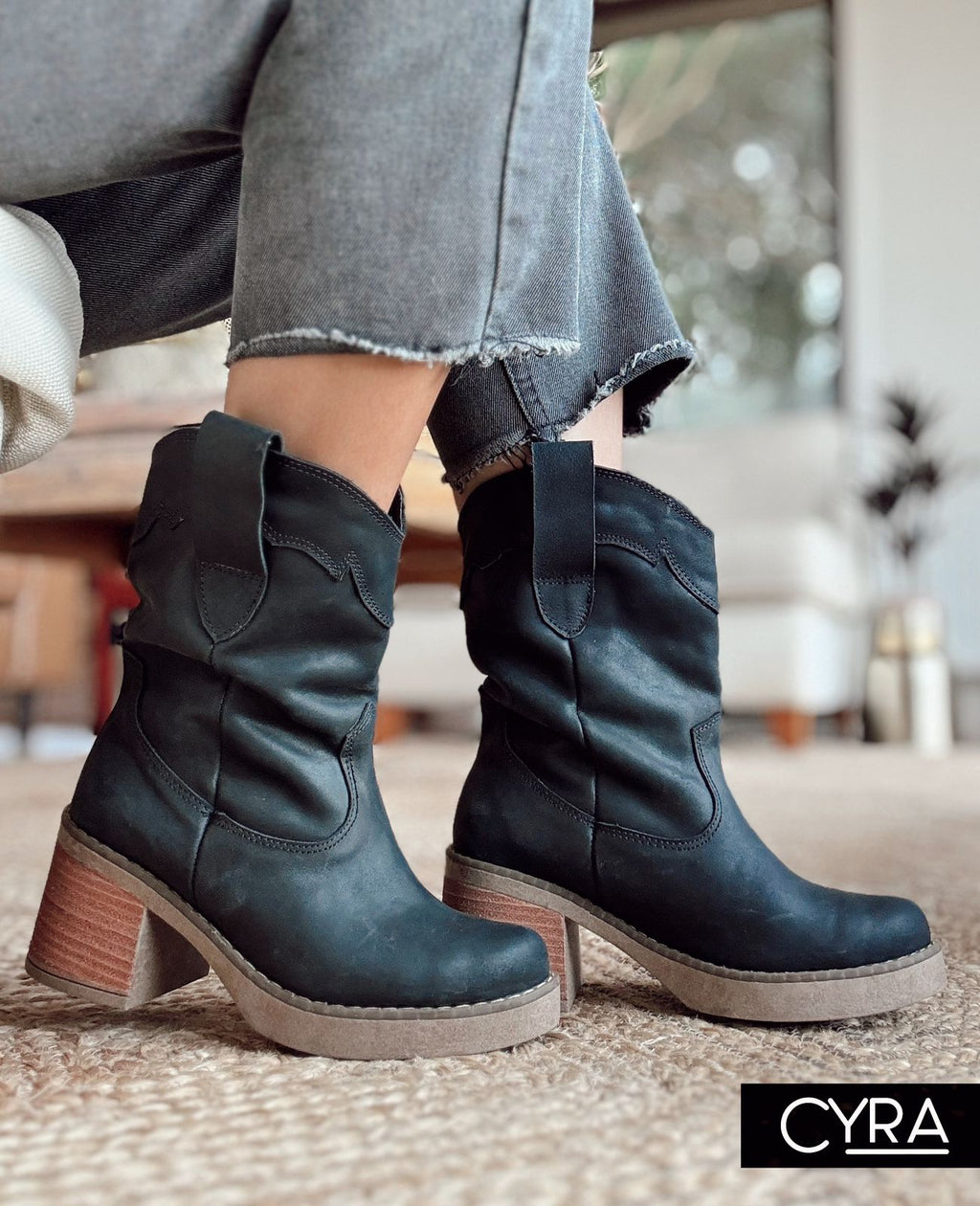 Bota Simona negra