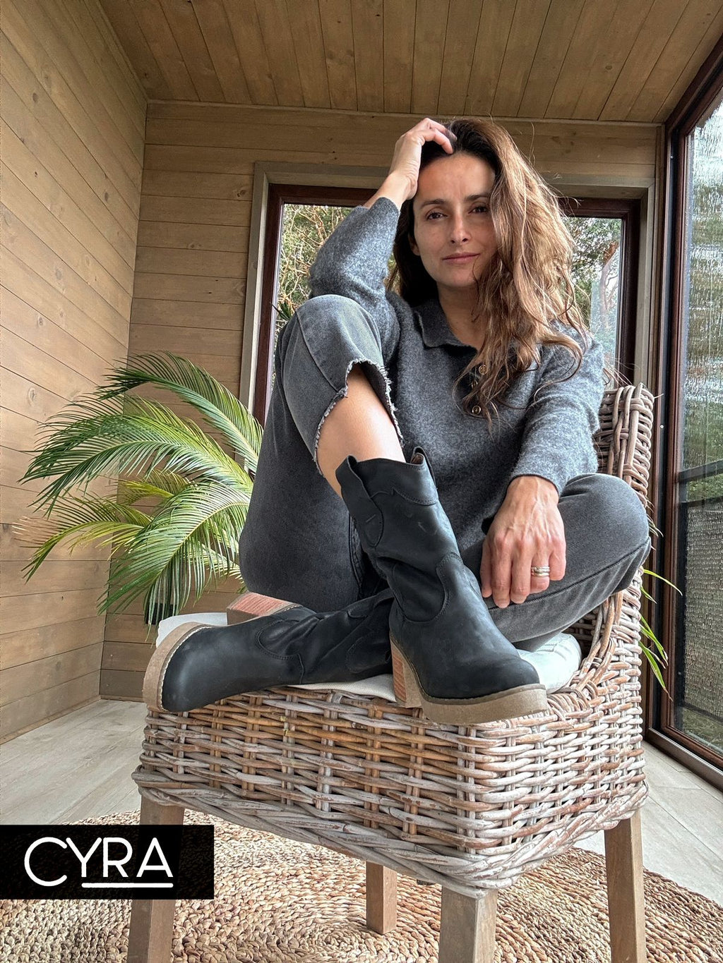 Bota Simona negra