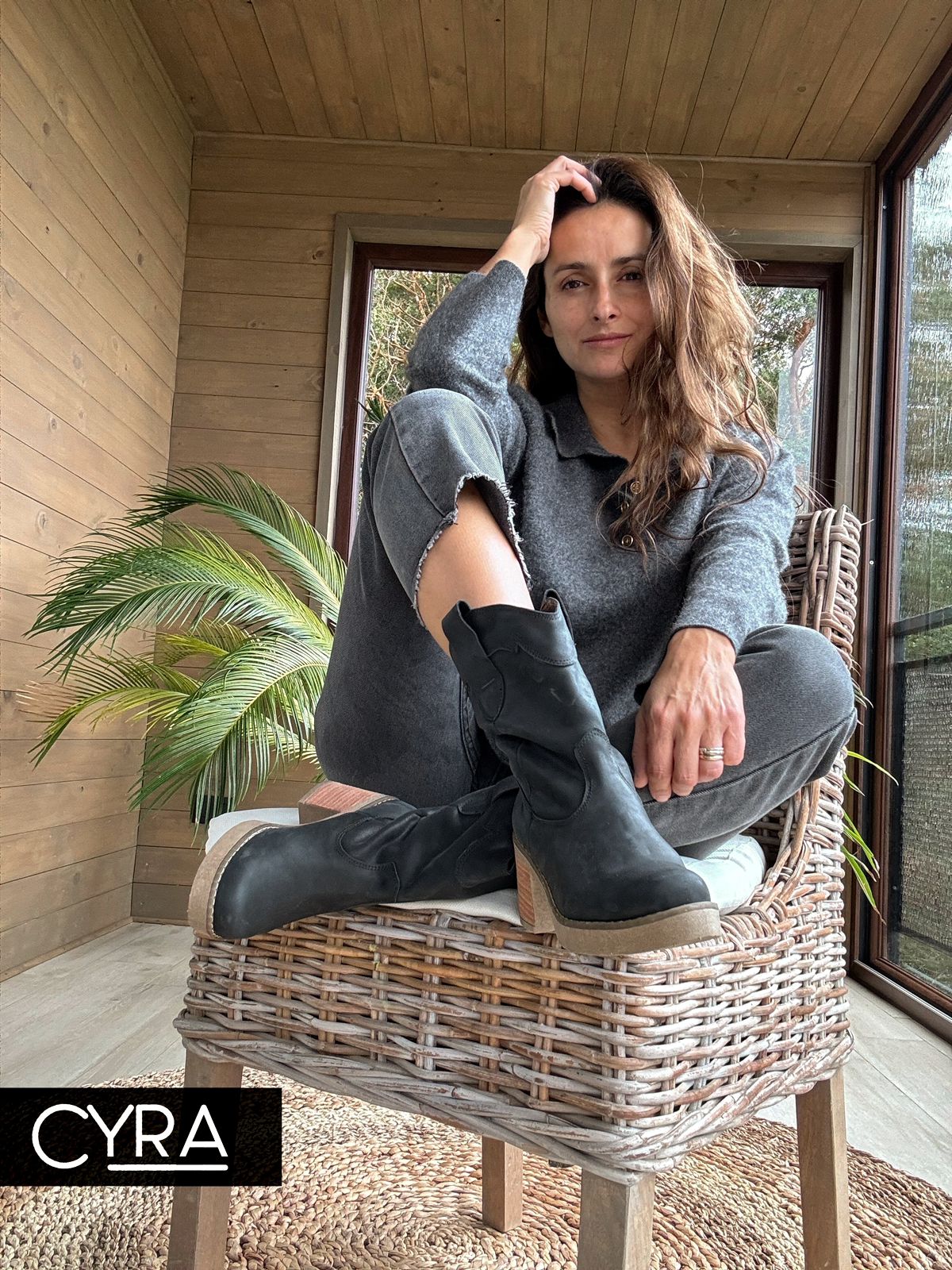 Bota Simona negra