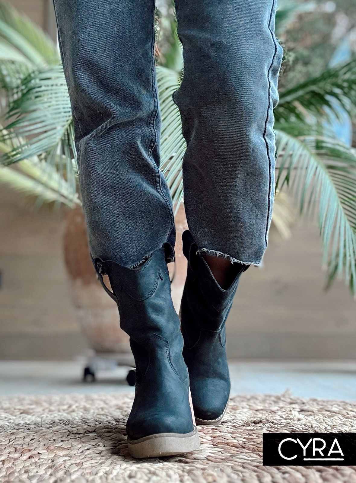 Bota Simona negra