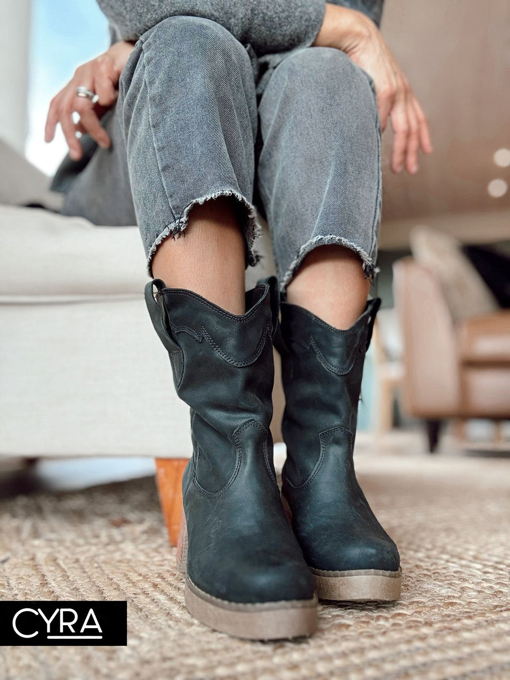 Bota Simona negra