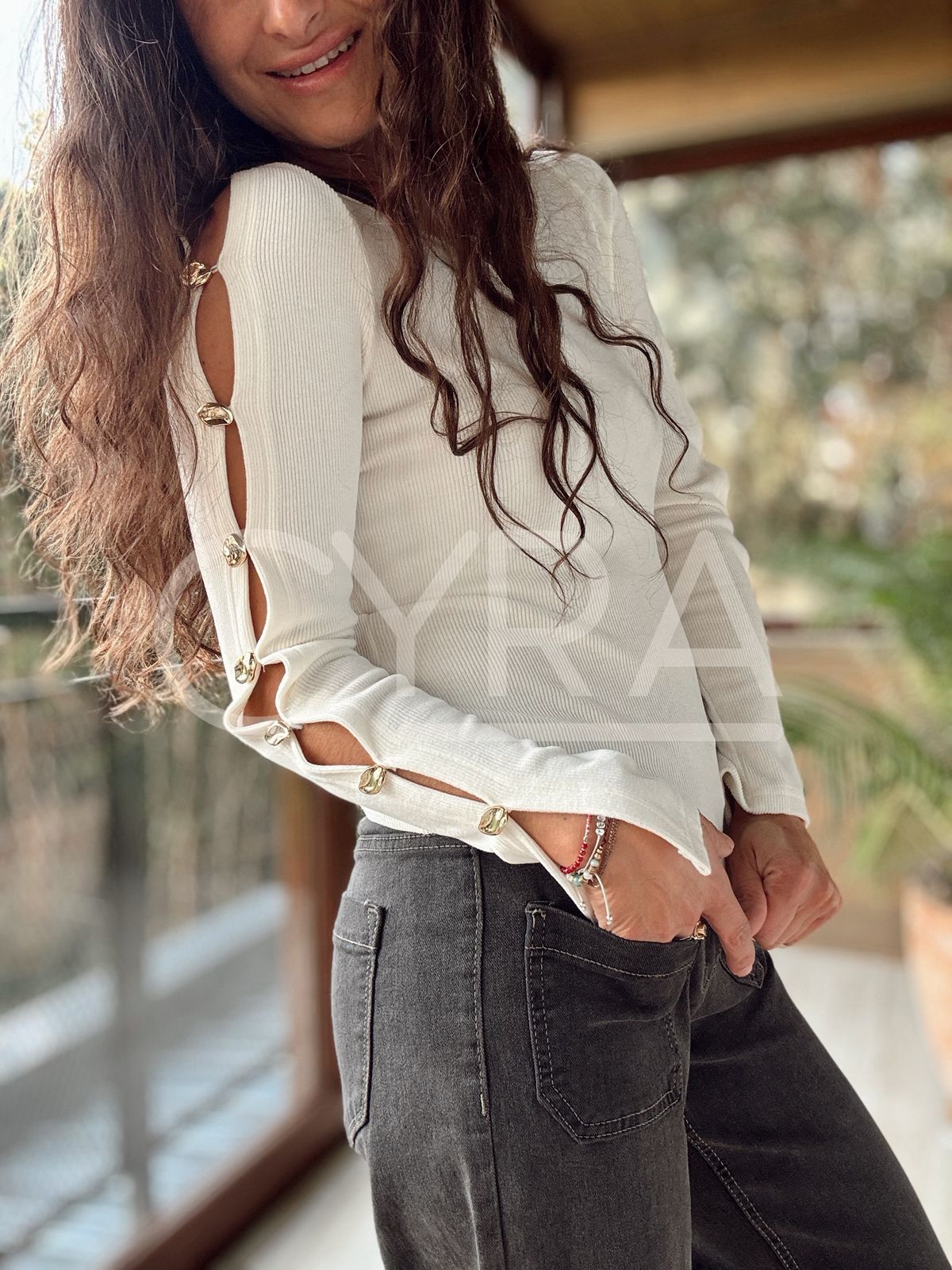 Polera Ema botón blanco