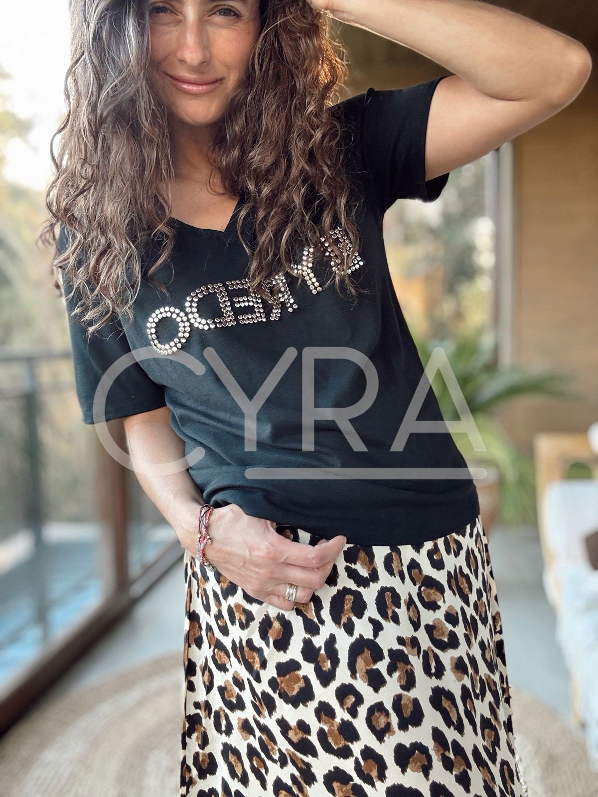 Polera tachas negro