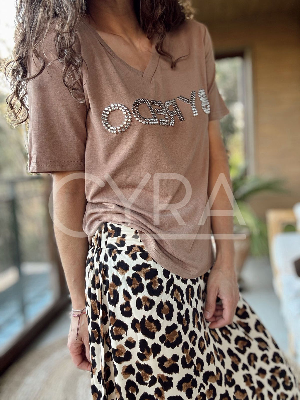 Polera tachas Café
