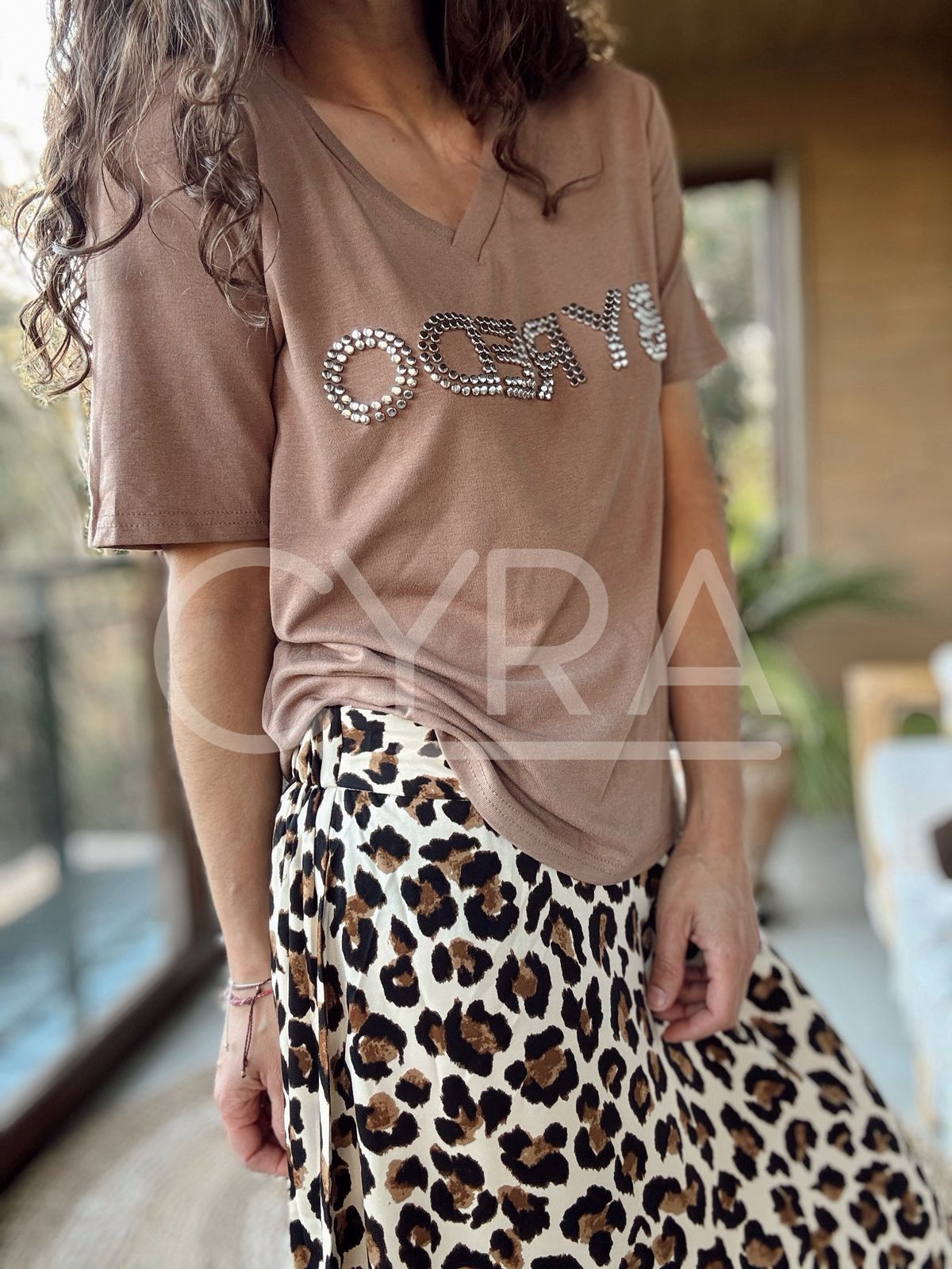 Polera tachas Café