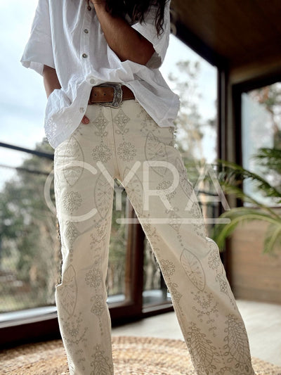 Pantalón bordado
