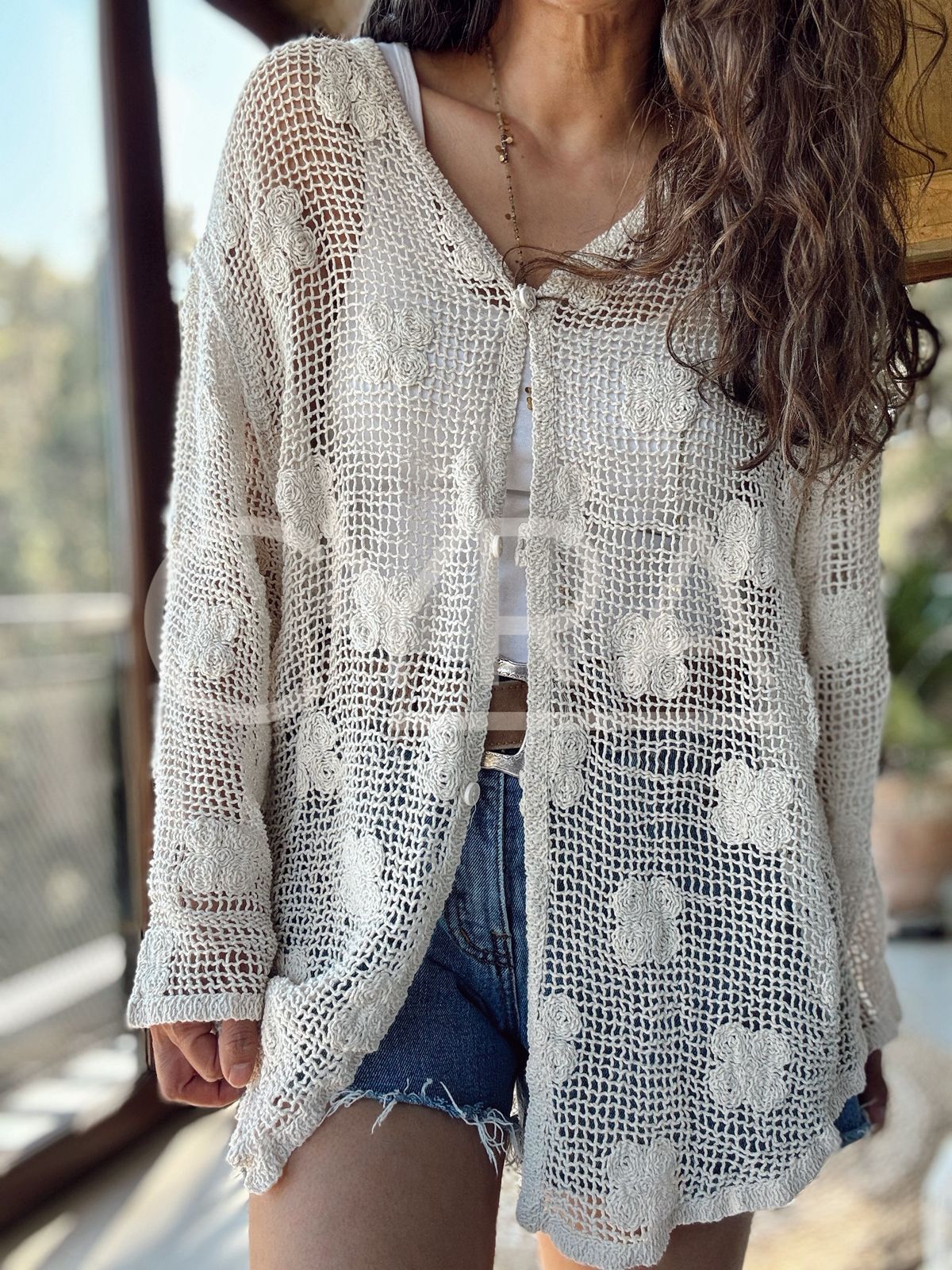 Chaleco hilo flores crudo