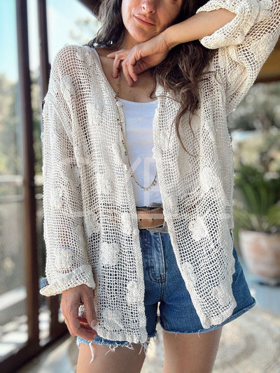 Chaleco hilo flores crudo