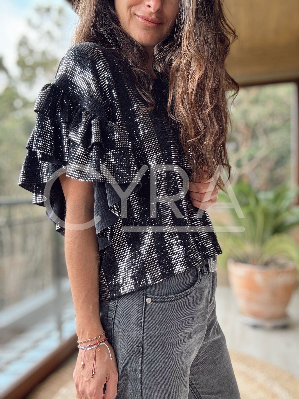 Polera brillos bolados negro y plata - Colección exclusiva CYRA