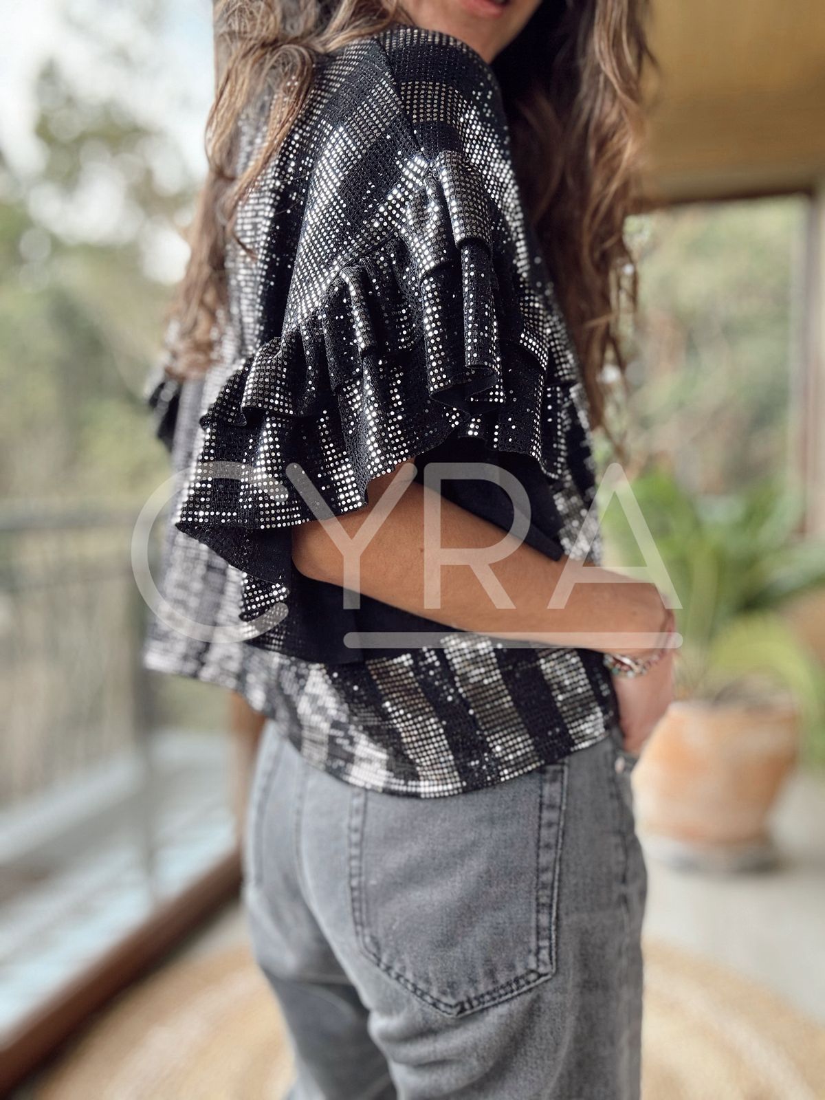 Polera brillos bolados negro y plata - Colección exclusiva CYRA