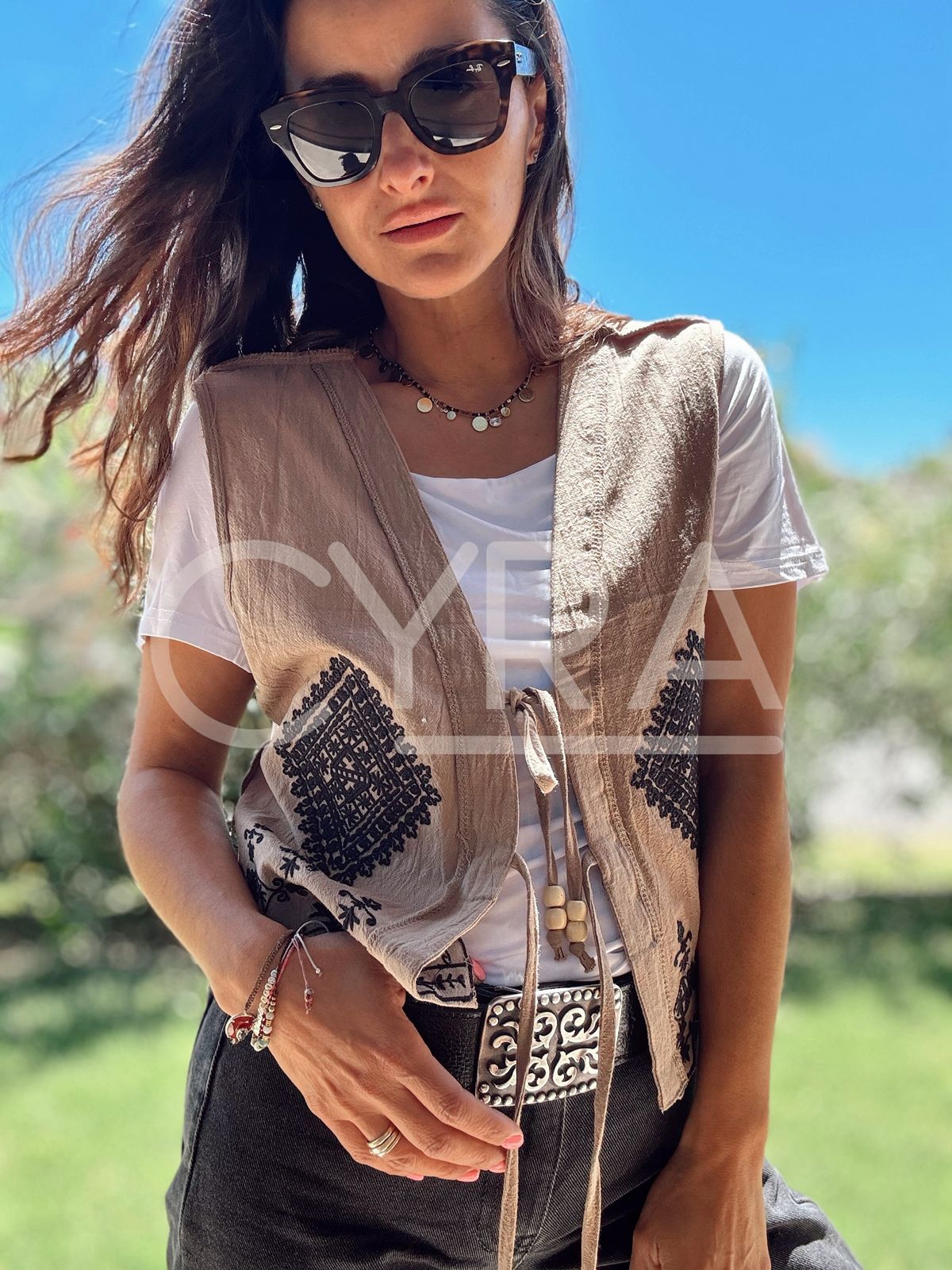 Guillete camel bordado