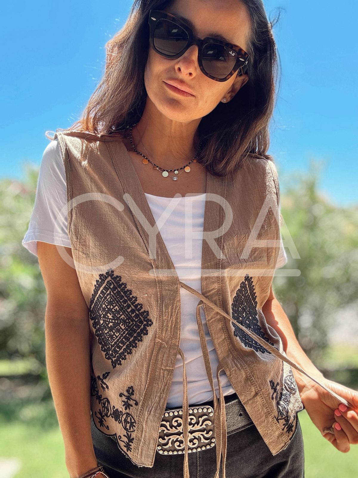 Guillete camel bordado