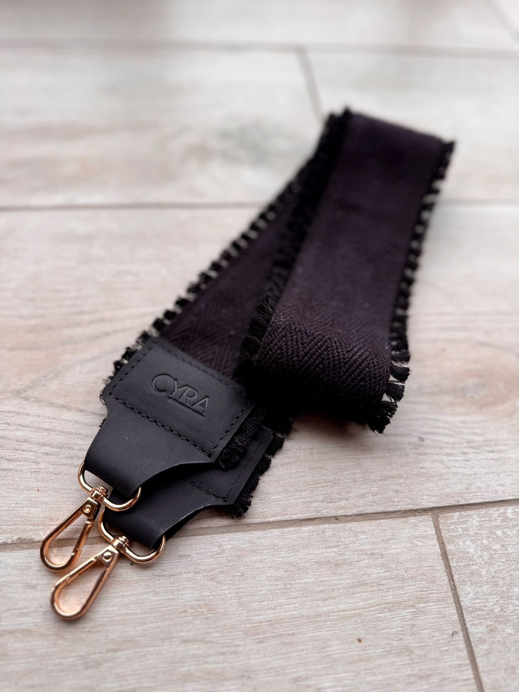 Strap fleco negro