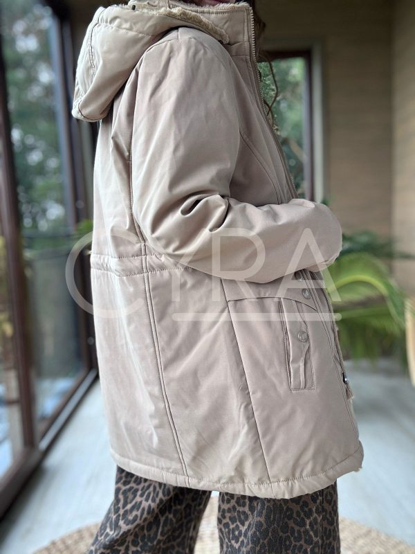 Chaqueta impermeable reversible beige - Imagen 9