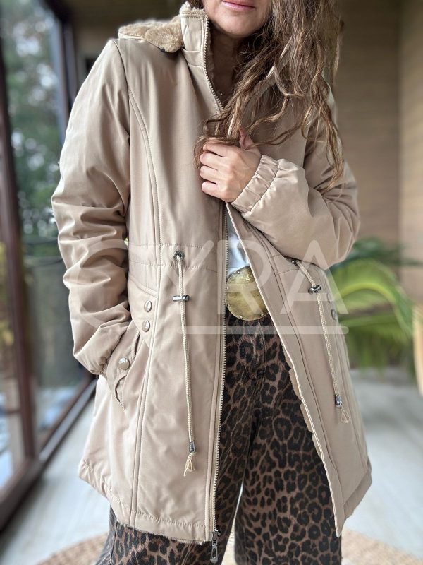 Chaqueta impermeable reversible beige