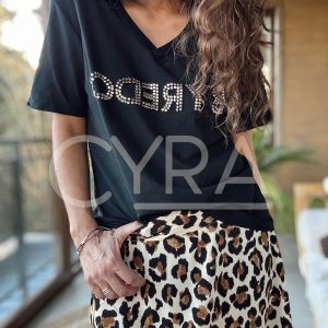 Polera tachas negro