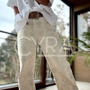 Pantalón bordado